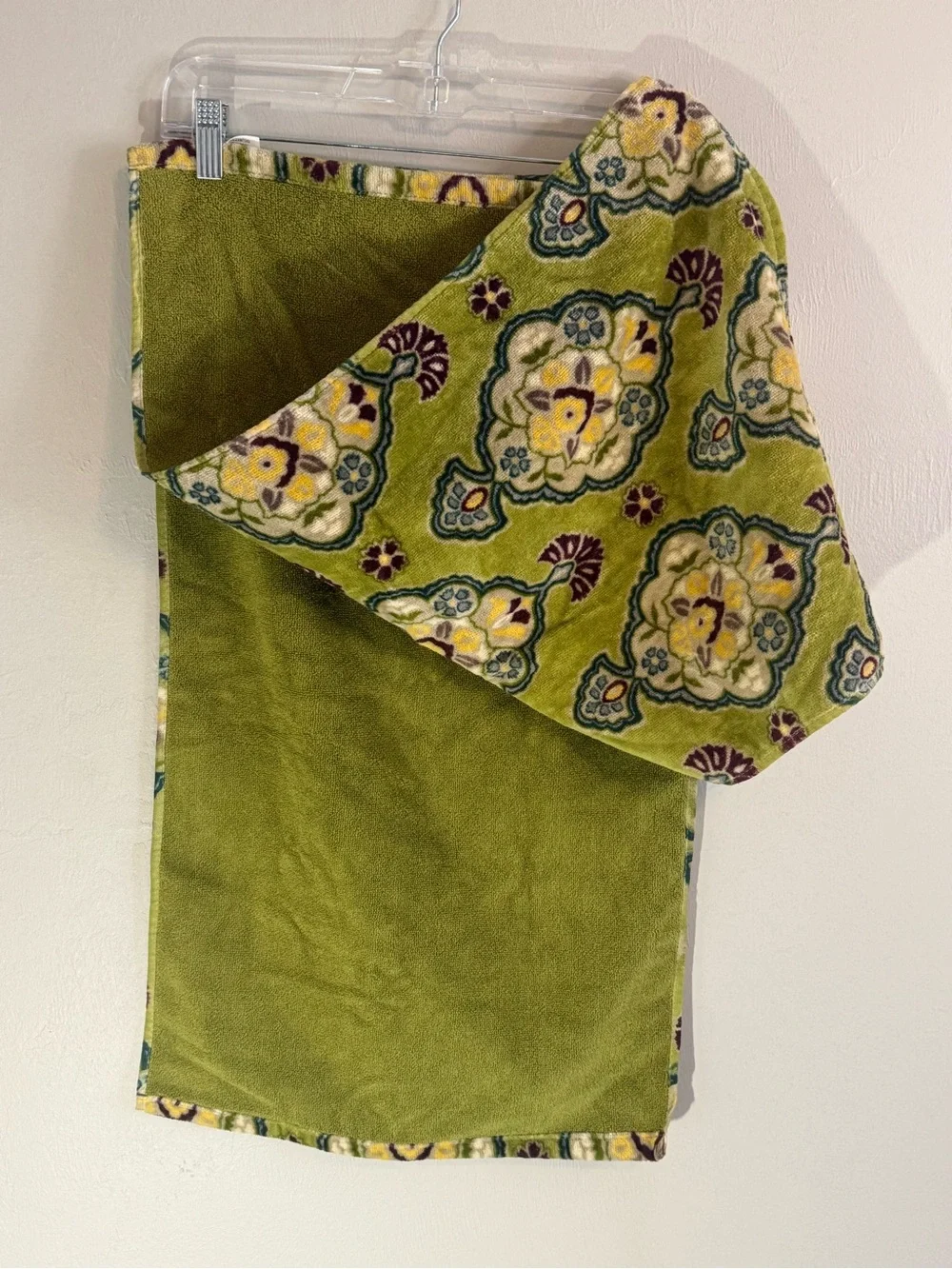 COST PLUS WORLD MARKET Set Of 2 Boho Green Medallion Print Hand Towels 16” X 28”